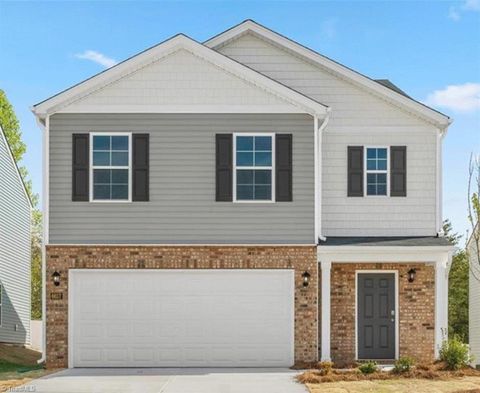 Homes For Sale - 1107 Chandler Pointe Court<br/> Rural Hall, NC 27045