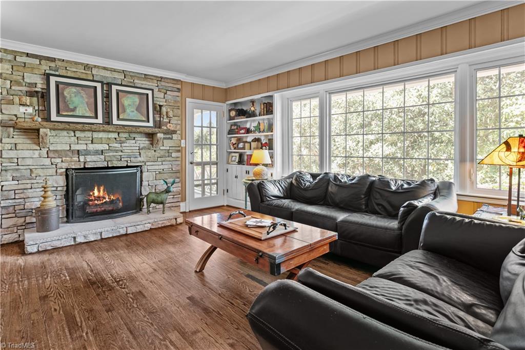 3203 Edgewater Drive