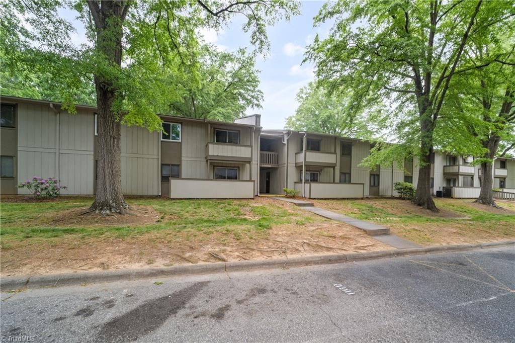 Photo of 2205 Sunderland Road #116D, Winston-Salem, NC 27103 (MLS # 1218809)