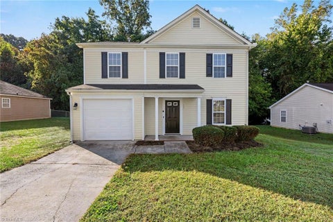 Homes For Sale - 280 Northoaks Drive<br/> Winston-Salem, NC 27105