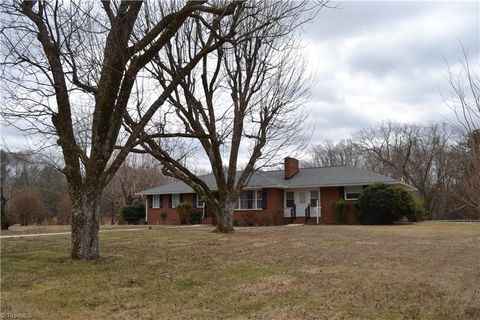 Homes For Sale - 674 Priddy Loop<br/> Stoneville, NC 27048