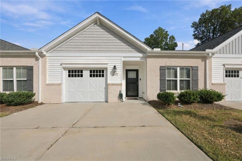 Townhouse For Sale - 557 Isley Place<br/> Burlington, NC 27215