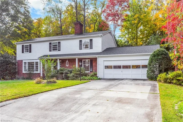 1217 Yorkshire Drive, photo 4 of 48