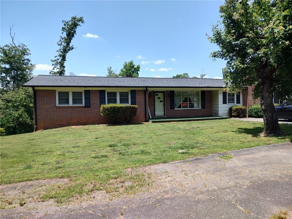 210 Grinton Avenue, Wilkesboro, North Carolina image 3