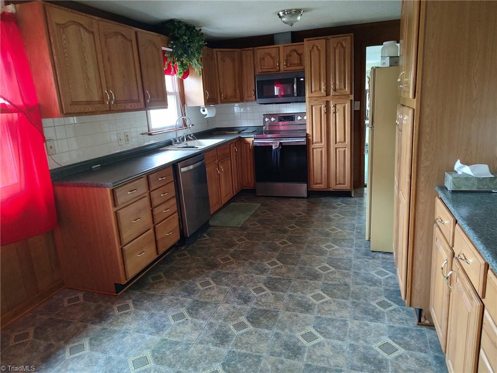 210 Grinton Avenue, Wilkesboro, North Carolina image 10