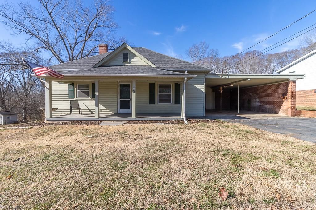 Photo of 925 Lincoln Street, Eden, NC 27288 (MLS # 1206329)
