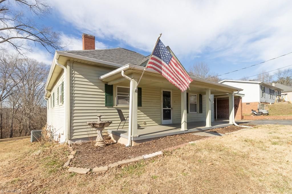 Photo of 925 Lincoln Street, Eden, NC 27288 (MLS # 1206329)