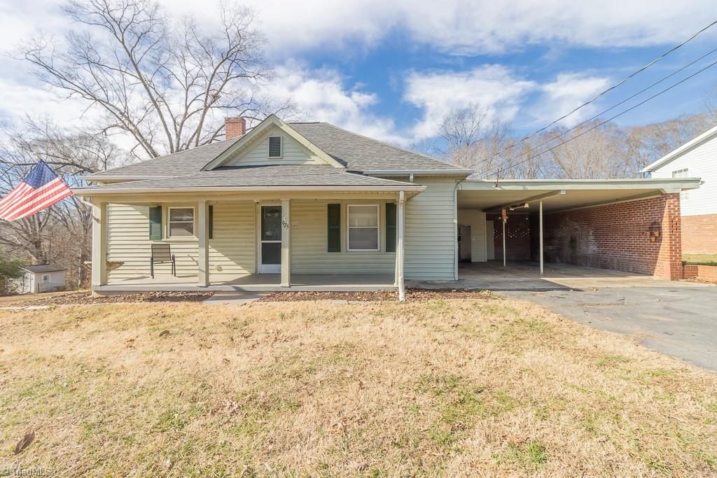 Photo of 925 Lincoln Street, Eden, NC 27288 (MLS # 1206329)