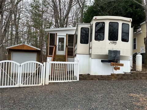 Homes For Sale - 112 Sparrow Lane<br/> New London, NC 28127