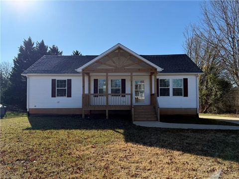 Homes For Sale - 812 W Main Street<br/> Pilot Mountain, NC 27041
