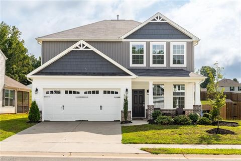 Homes For Sale - 1924 Kippen Drive<br/> Forsyth County, Kernersville, NC 27284