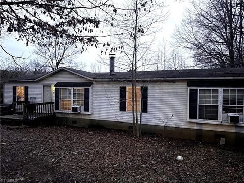 Mobile Home For Sale - 1202 Deerrun Drive<br/> Randleman, NC 27317
