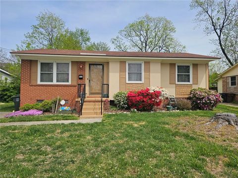 Homes For Sale - 711 Abington Drive<br/> Greensboro, NC 27401
