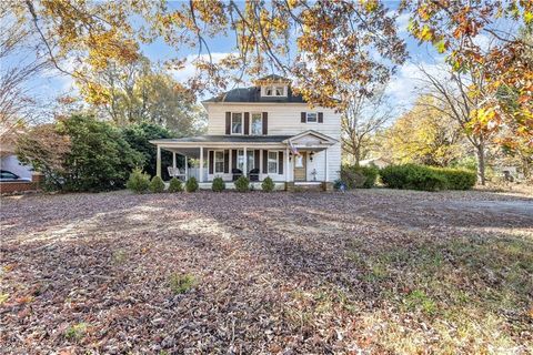 Homes For Sale - 334 E Swannanoa Avenue<br/> Randolph County, Liberty, NC 27298