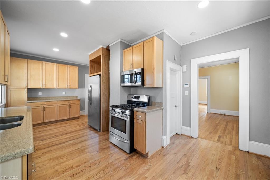 Winston-Salem, North Carolina 27103, United States, 3 Bedrooms Bedrooms, ,2 BathroomsBathrooms,Residential,Pending,12702