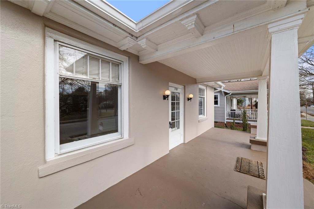 Winston-Salem, North Carolina 27103, United States, 3 Bedrooms Bedrooms, ,2 BathroomsBathrooms,Residential,Pending,12702