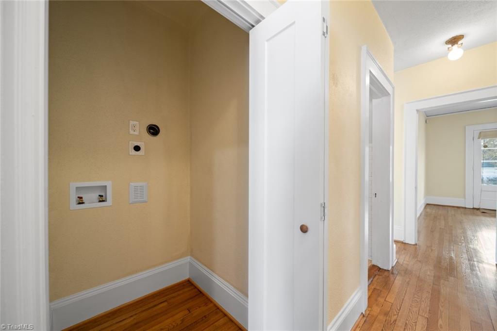 Winston-Salem, North Carolina 27103, United States, 3 Bedrooms Bedrooms, ,2 BathroomsBathrooms,Residential,Pending,12702