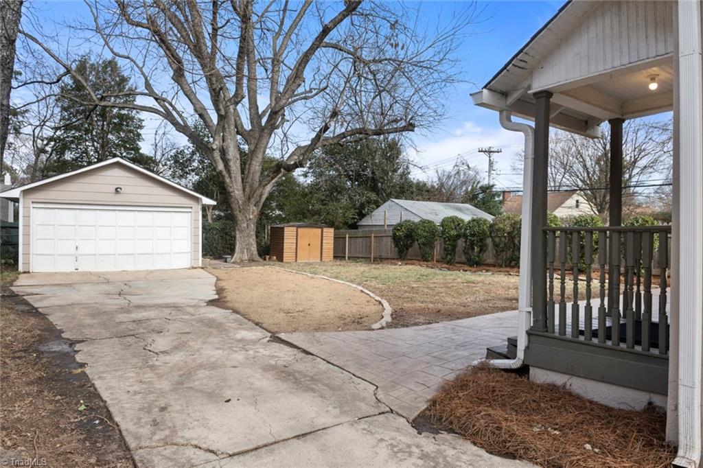 Winston-Salem, North Carolina 27103, United States, 3 Bedrooms Bedrooms, ,2 BathroomsBathrooms,Residential,Pending,12702