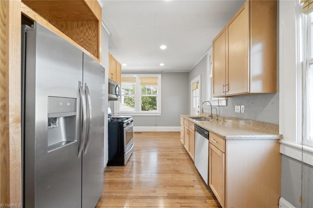 Winston-Salem, North Carolina 27103, United States, 3 Bedrooms Bedrooms, ,2 BathroomsBathrooms,Residential,Pending,12702