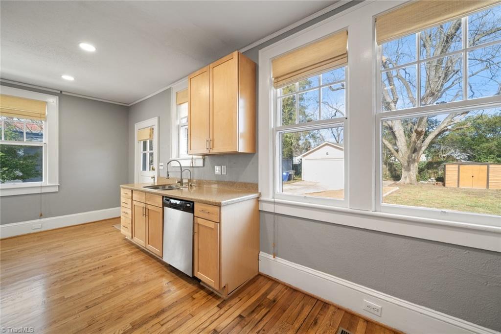 Winston-Salem, North Carolina 27103, United States, 3 Bedrooms Bedrooms, ,2 BathroomsBathrooms,Residential,Pending,12702