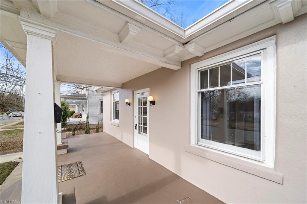 Winston-Salem, North Carolina 27103, United States, 3 Bedrooms Bedrooms, ,2 BathroomsBathrooms,Residential,Pending,12702