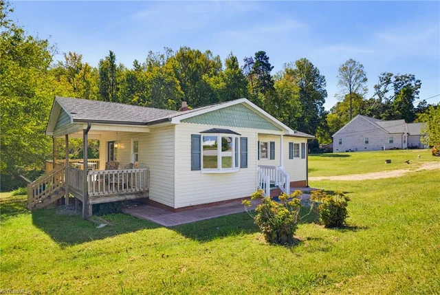 5135 Harvey Road, photo 2 of 39