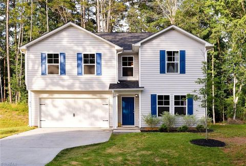 Single Family Residence in New London NC 245 Shoreline Drive.jpg