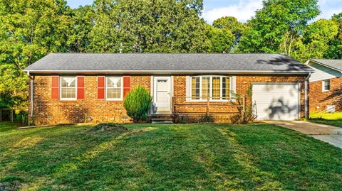 Homes For Sale - 4105 Flagstaff Court<br/> Guilford County, Greensboro, NC 27406