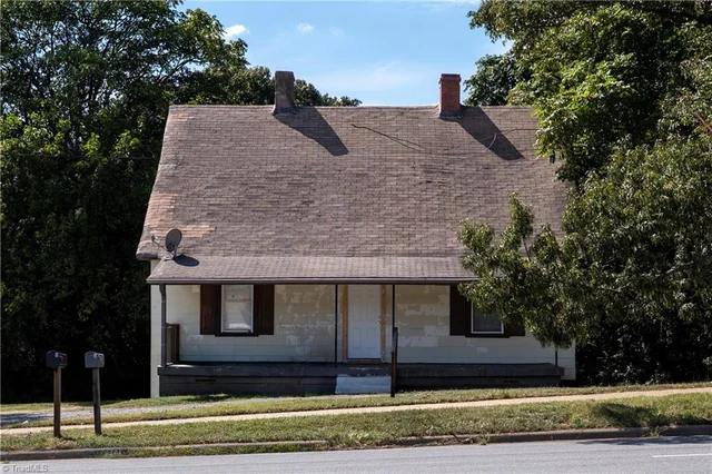 918 Merritt Drive, photo 3 of 29