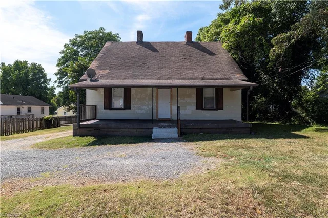 918 Merritt Drive, photo 4 of 29