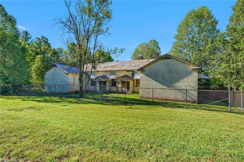 2252 Boomer Road, photo 1 of 36