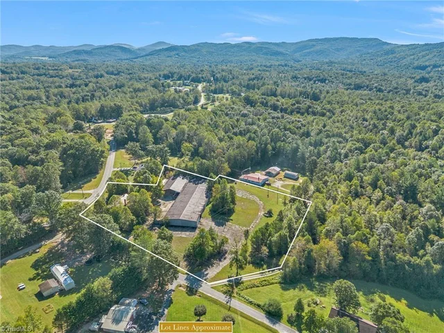 2252 Boomer Road, photo 5 of 36