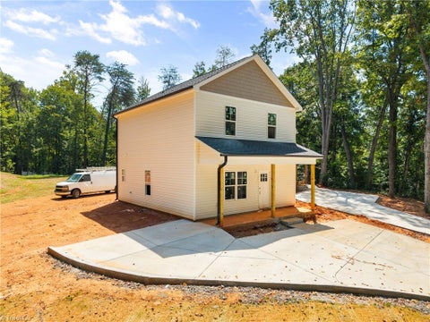 Homes For Sale - 107 Barlow Circle<br/> Winston-Salem, NC 27105