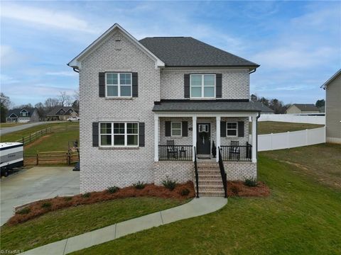 Homes For Sale - 360 Wynnfall Drive<br/> Lexington, NC 27295
