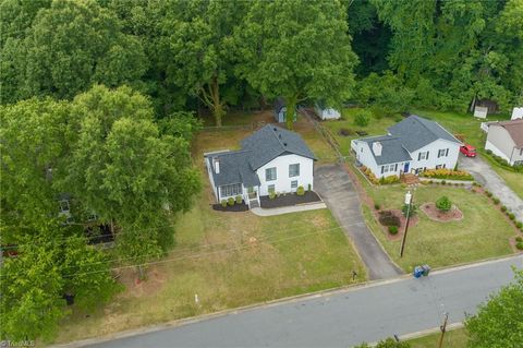 Single Family Residence in Winston Salem NC 1282 Millerwood Drive 27.jpg