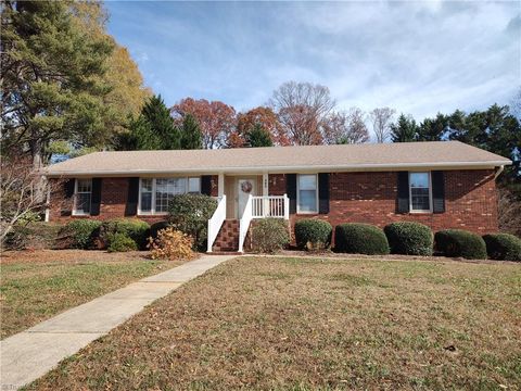 A home in Clemmons