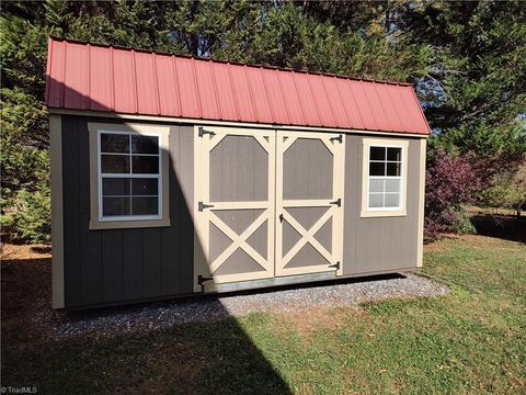 A home in Clemmons