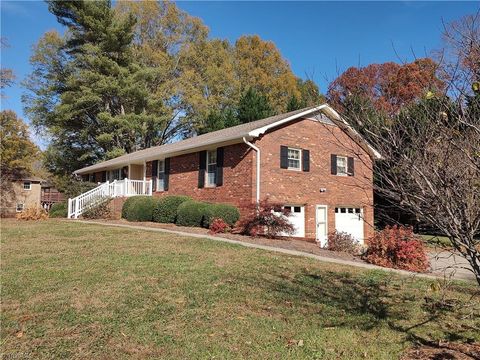 A home in Clemmons