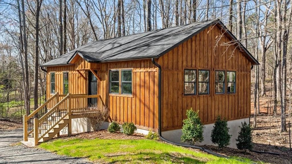 Photo of 3499 Ridgewood Court, Winston-Salem, NC 27107 (MLS # 1212038)