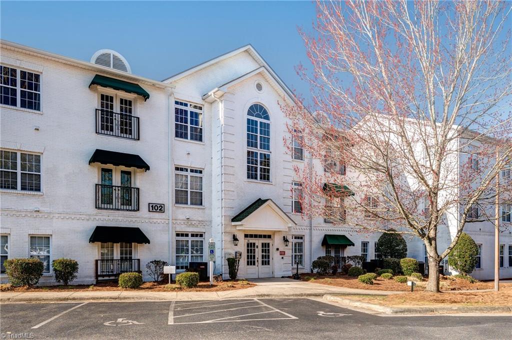 102 Sunset Circle #203, Greensboro, North Carolina image 1