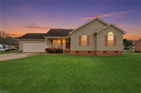 Homes For Sale - 1160 Fox Chase Court<br/> Salisbury, NC 28146