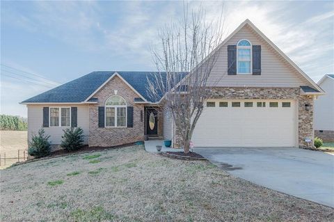 Homes For Sale - 2825 Fuller Mill Road<br/> Randolph County, Thomasville, NC 27360