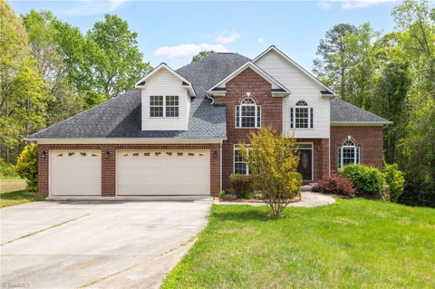 Homes For Sale - 187 Pinnix Drive<br/> Lexington, NC 27295