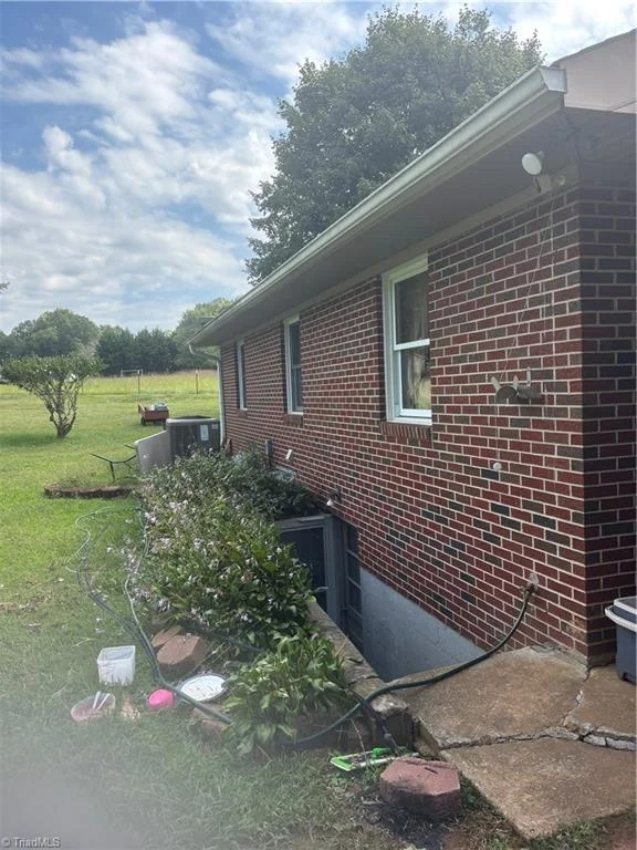 506 Barker Road, photo 4 of 5