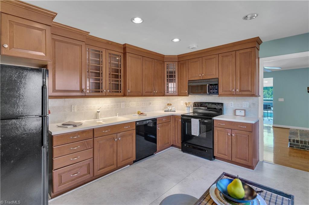 3521 Cherry Hill Drive, Greensboro, North Carolina image 9