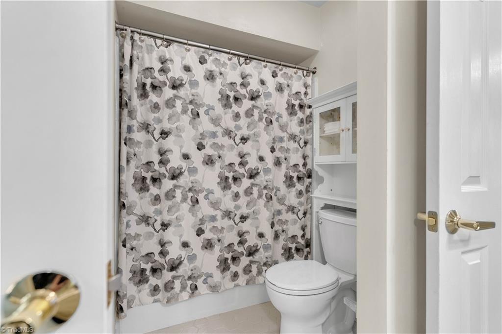 3521 Cherry Hill Drive, Greensboro, North Carolina image 33