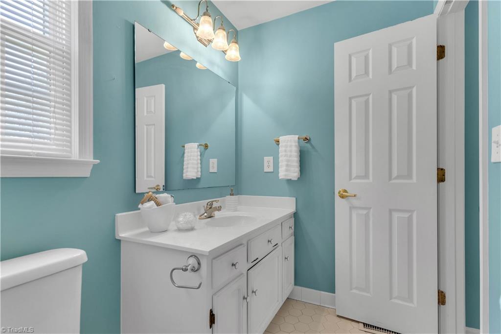 3521 Cherry Hill Drive, Greensboro, North Carolina image 27