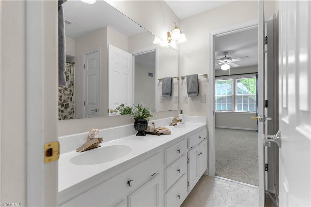 3521 Cherry Hill Drive, Greensboro, North Carolina image 32