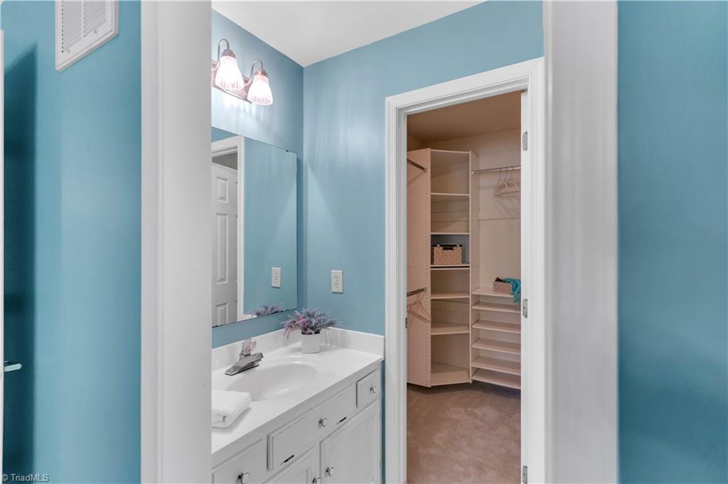 3521 Cherry Hill Drive, Greensboro, North Carolina image 24