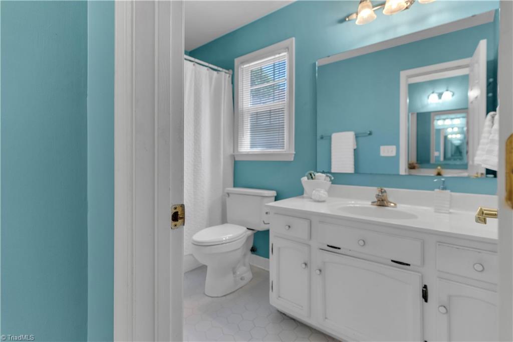 3521 Cherry Hill Drive, Greensboro, North Carolina image 26